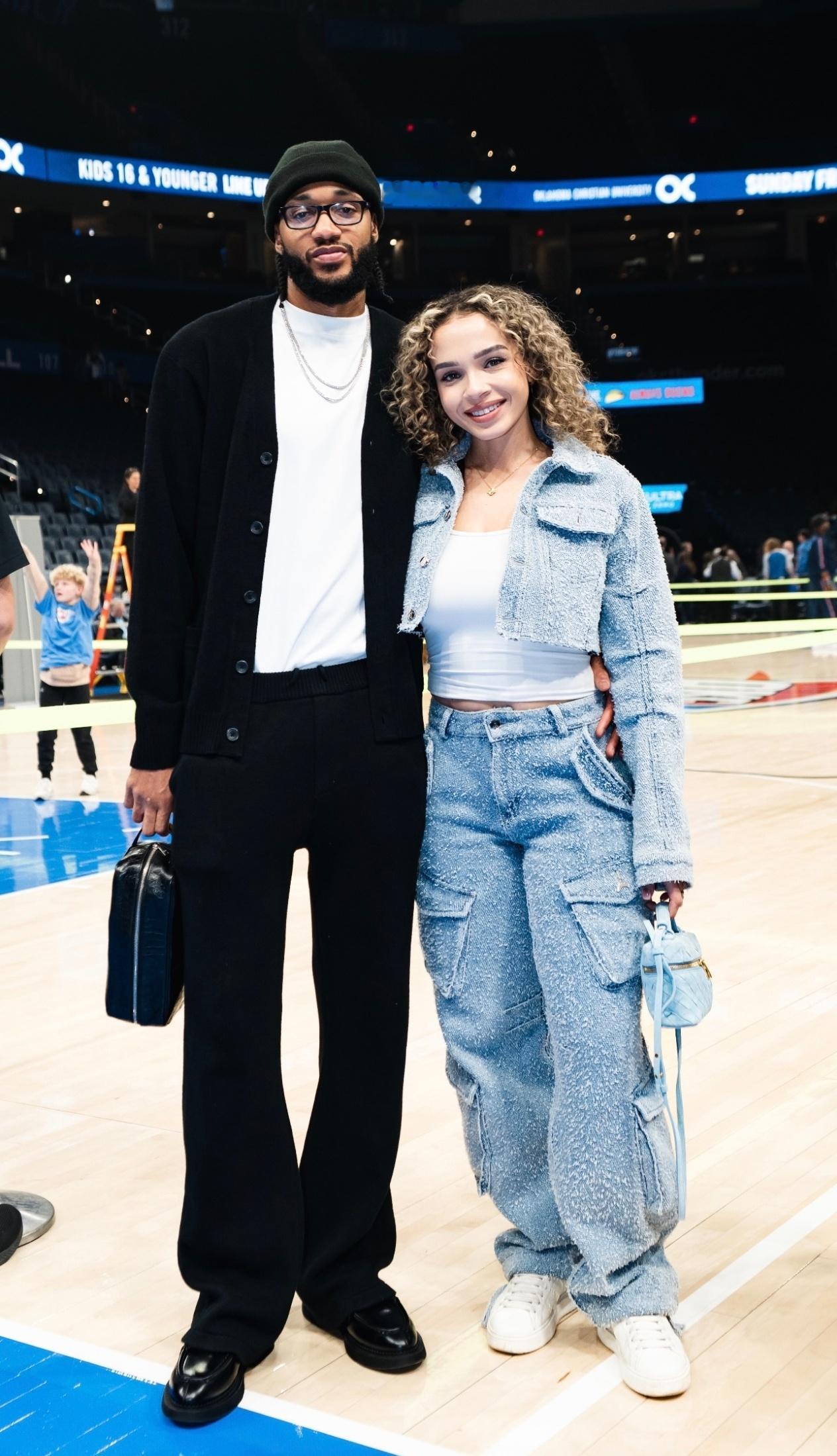 Emma昨天又来看乔哥打比赛雷霆战胜老鹰雷霆2026nba全明星投票