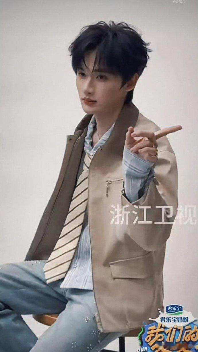 余宇涵我们的爸爸2观察员温柔系少年余宇涵加盟《我们的爸爸2》！担任观察员的他，会