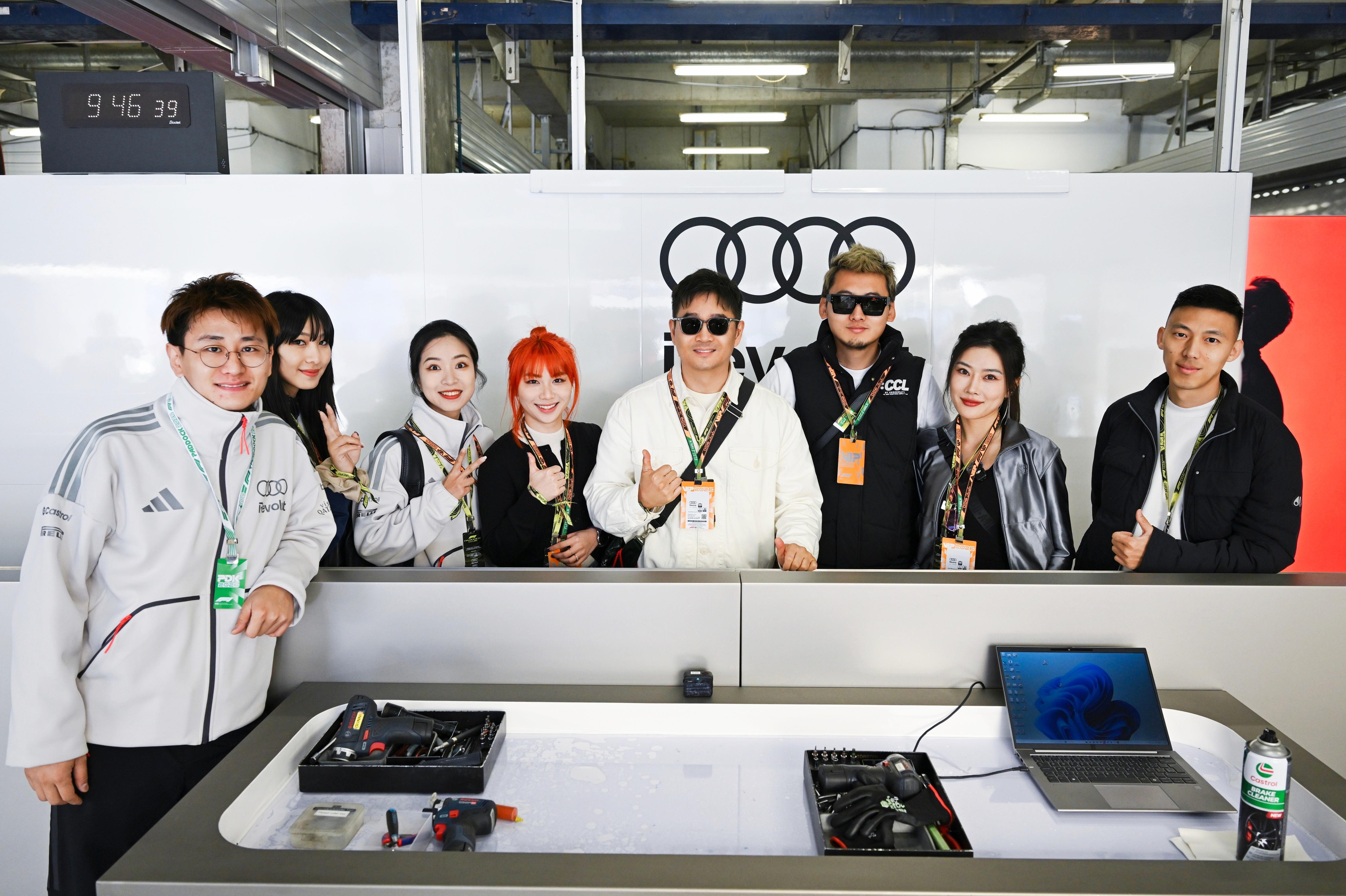 我们几个去奥迪Pit指导了下工作，然后奥迪正赛就车坏了f1正赛