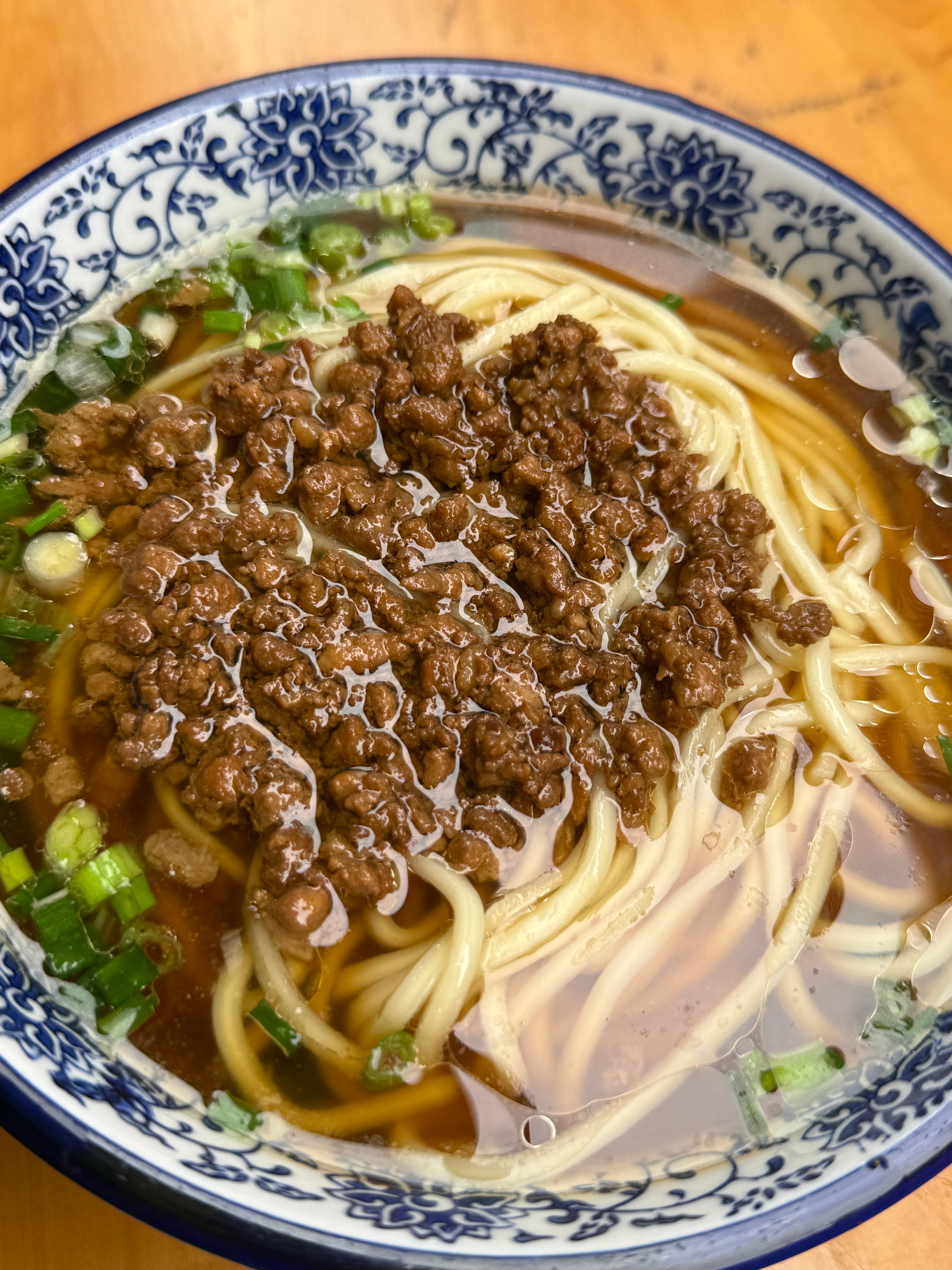 终于懂了为什么说“人要活在流动里”。当你在同一个地方待太久，连快乐都变得迟钝。这