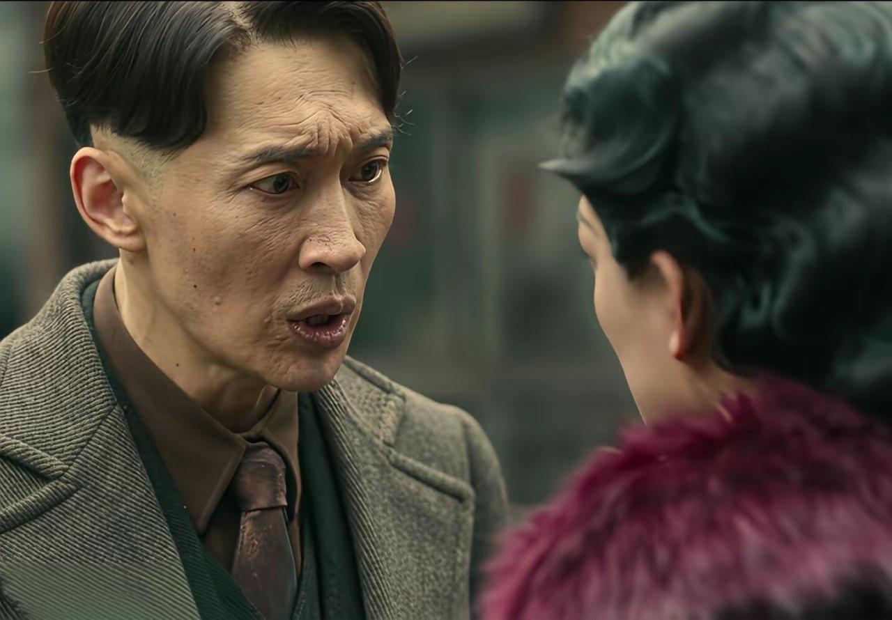 追剧《八千里路云和月》 到了上海租界，快到自家门口了，刘嫂被乱枪打死，老太爷下落