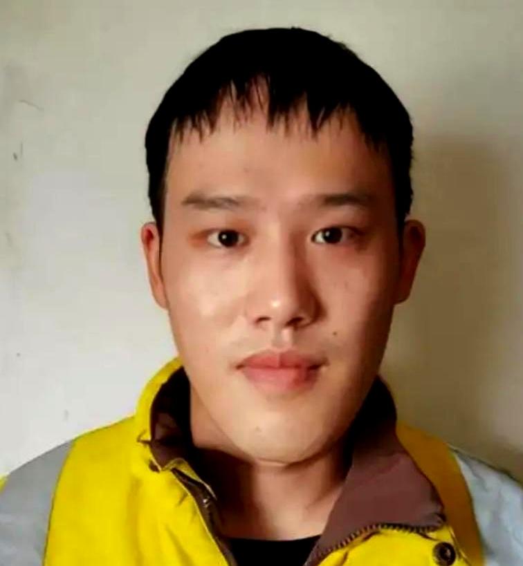 每天累死累活送外卖，你愿意倒贴钱去帮陌生人吗？
杭州这100多个小哥不仅干了，还