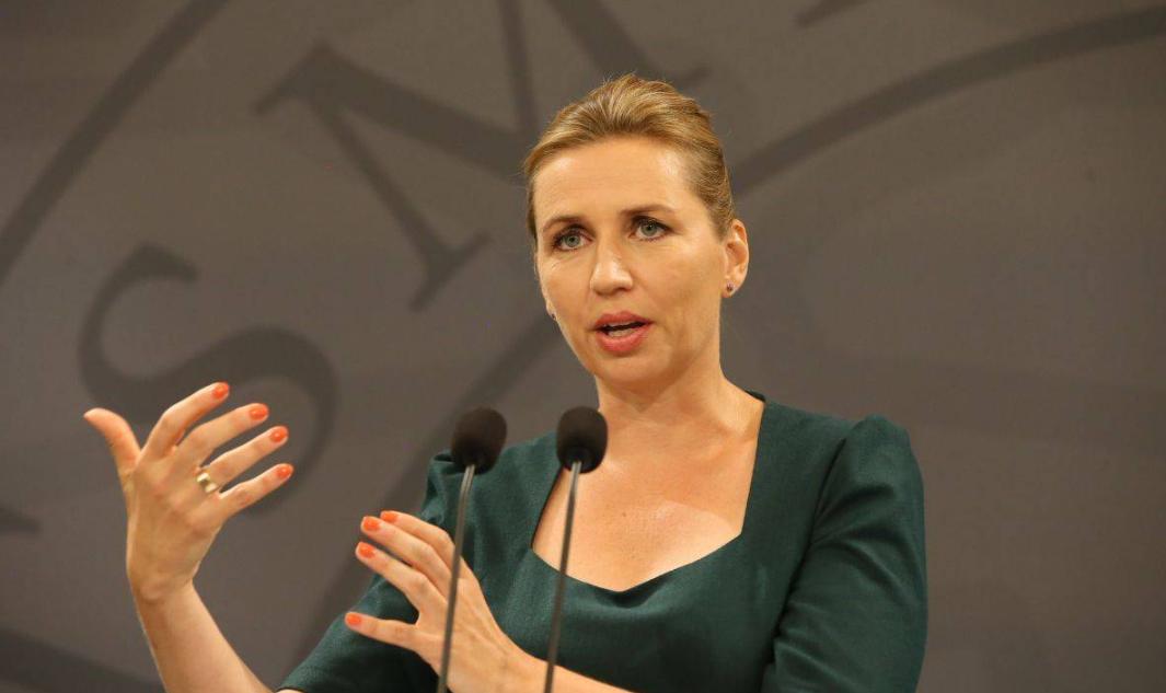 丹麦这回栽了！
螳螂捕蝉黄雀在后！
这么惨都是自找的！


丹麦跟着美国人
做了