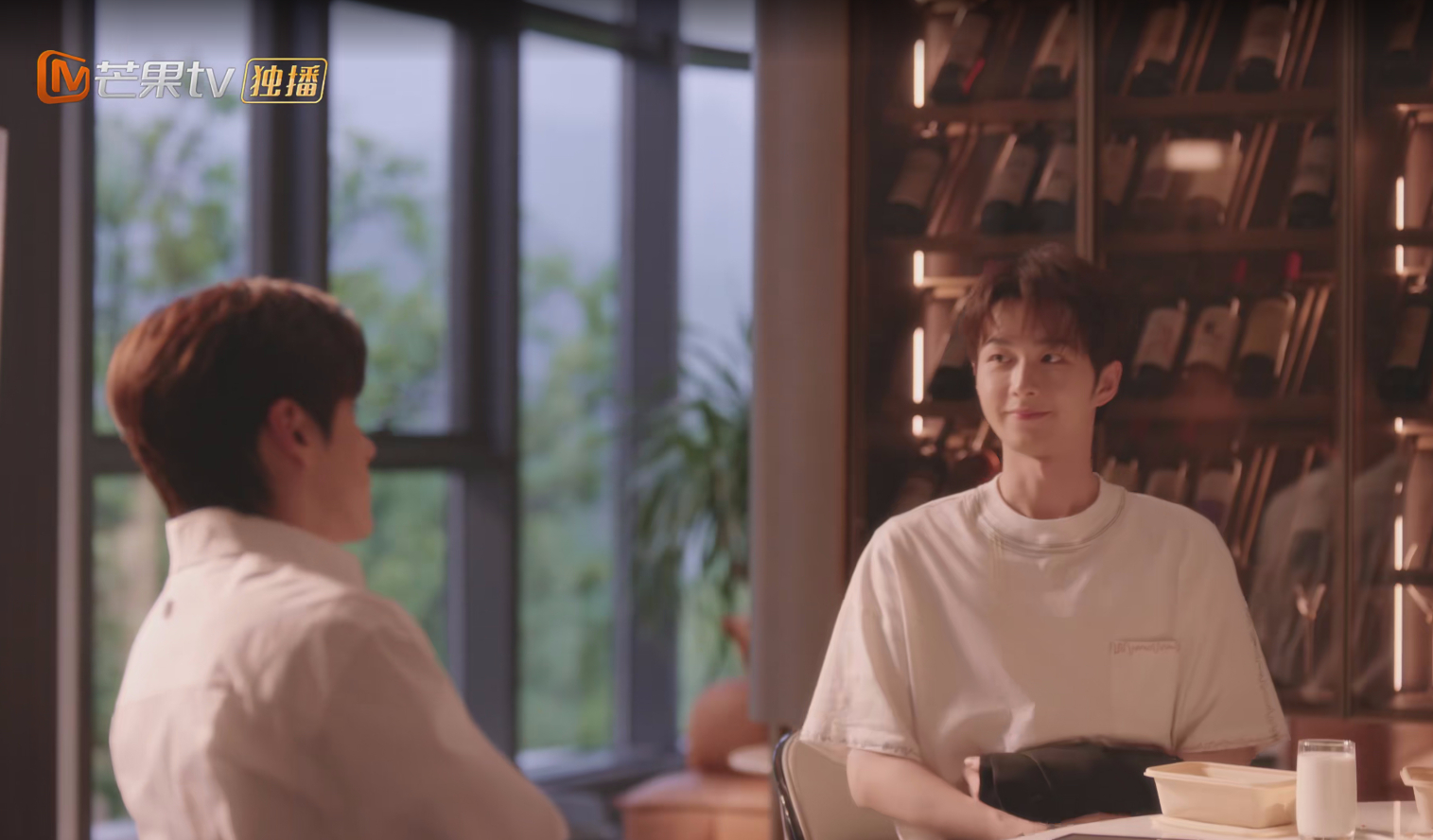 你是迟来的欢喜，后面许淮颂和李识灿两个人有点好笑，秒变喜剧，两个人疯狂在阮喻面前