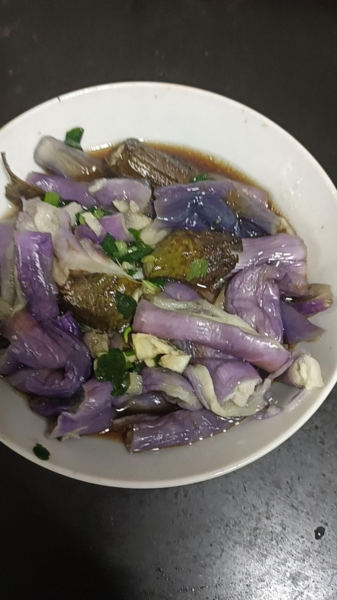 看看我蒸的茄子怎么样？放香油酱油就好吃了，它有多种做法！