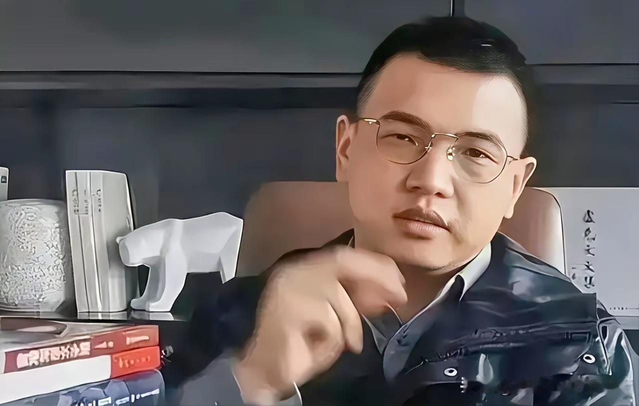 有些流量，看着很好吃，真的吃起来，才明白何为如鲠在喉。我相信，卢克文当下就是这种