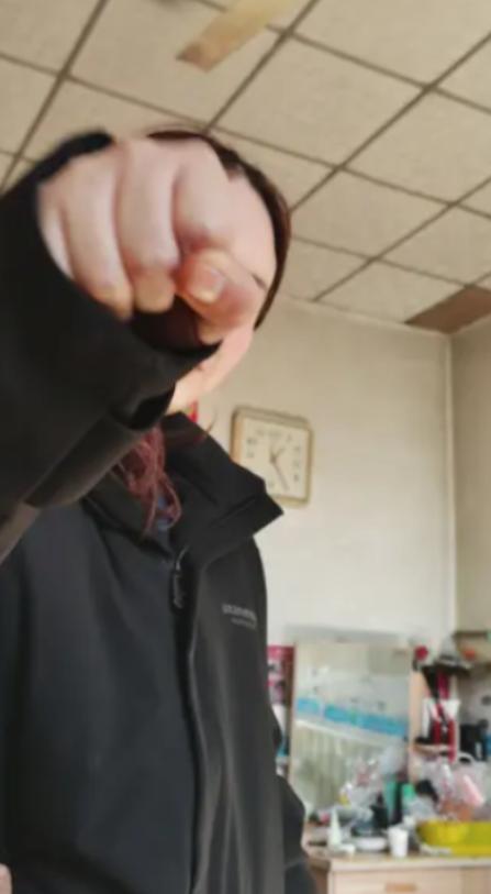 丈母娘住院要女婿拿16万医药费，女婿坚决拒绝，妻子以离婚相逼，不给钱就离婚，女婿