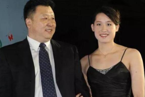 2008年北京奥运会，19岁的刘子歌夺冠拿到200万奖金，转身掏出170万给教练
