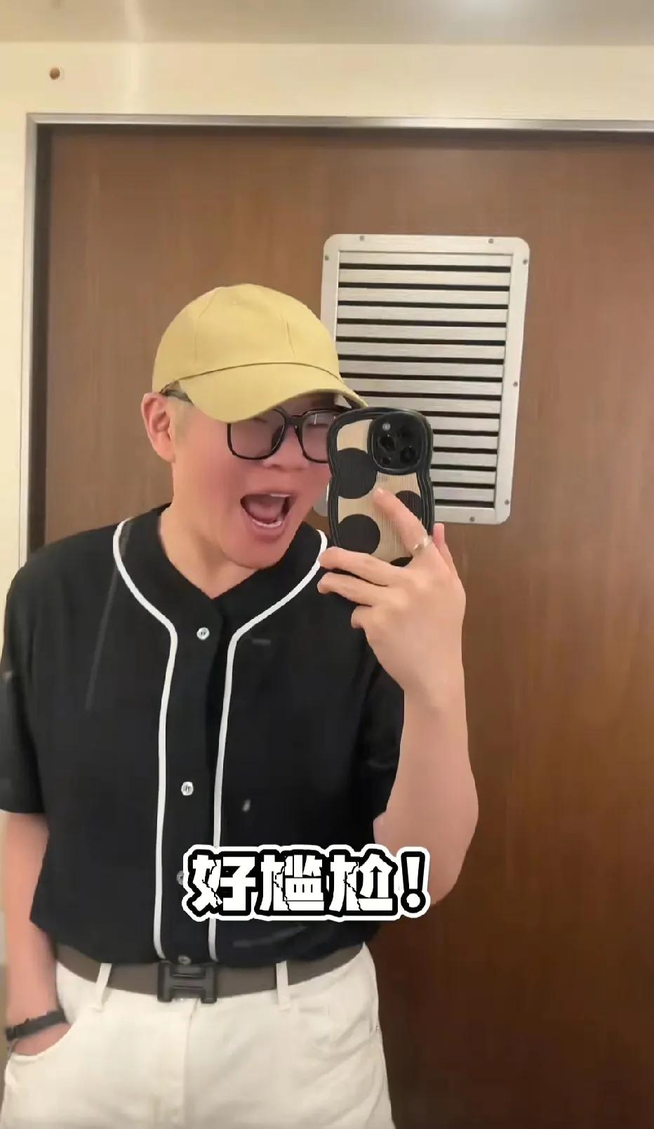 太尬了，你们坐高铁上厕所时，千万要记得这件事啊，这位博主坐高铁上厕所被两位女孩打