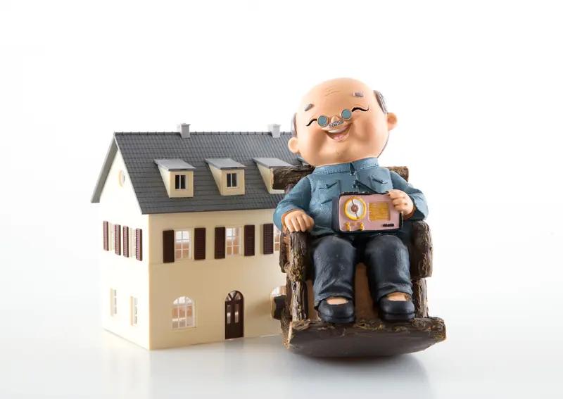 中年人的养老焦虑可以通过三重策略缓解：构建复合养老保障体系、提前布局身心准备、优