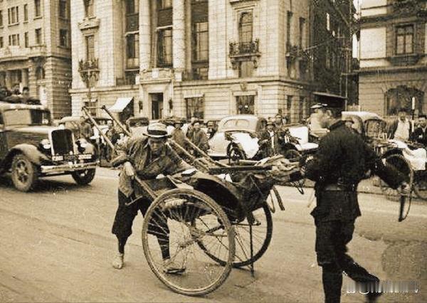 1949年，上海解放后，我党准备清算青帮老大，助手问陈老总：还有个叫顾竹轩的怎么