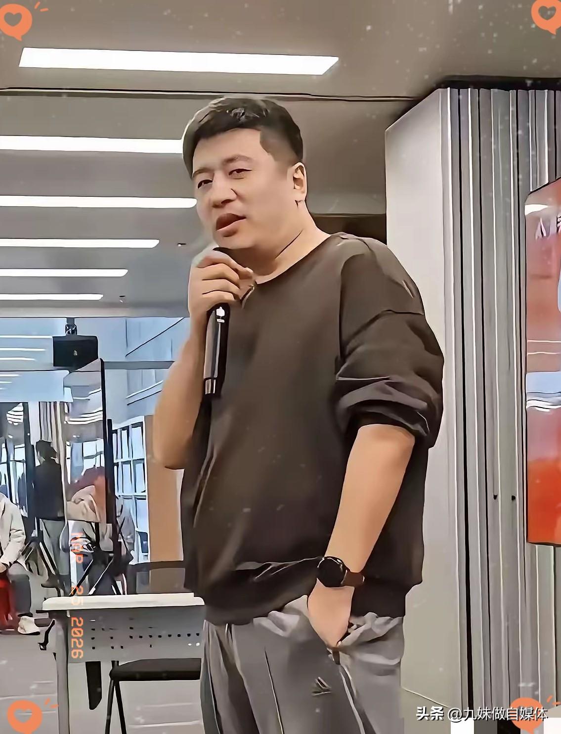 我同事老公刚好在张雪峰公司上班，今天突然就说老板走了，太突然了！他说，老张这个人