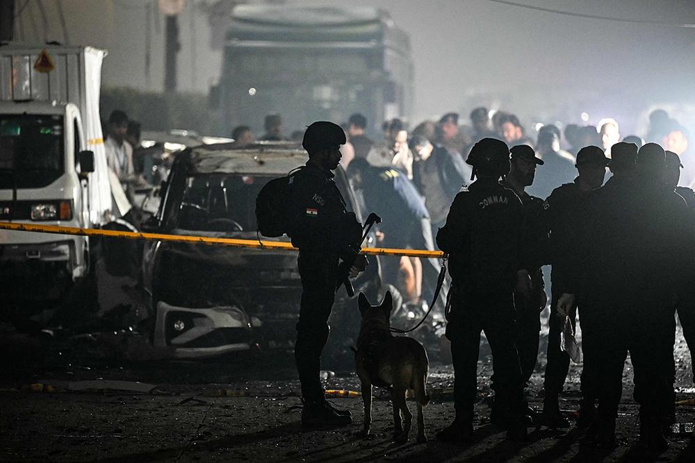 10日印度新德里地铁站前发生的汽车炸弹袭击事件，死亡人数已上升至10人，另有30