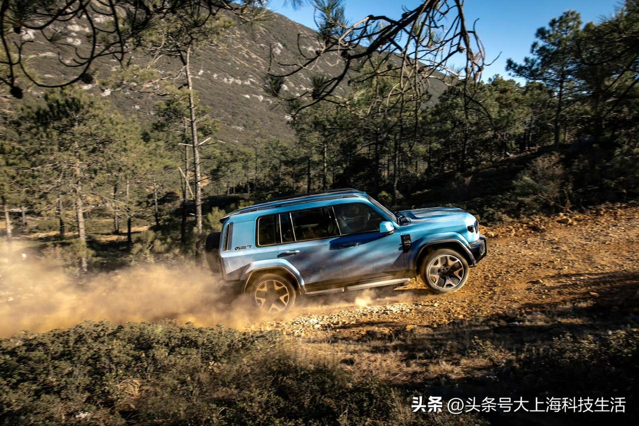 姐妹们，今天必须给你们安利一台车——iCAR V27
目前刚刚上市，官方售价16