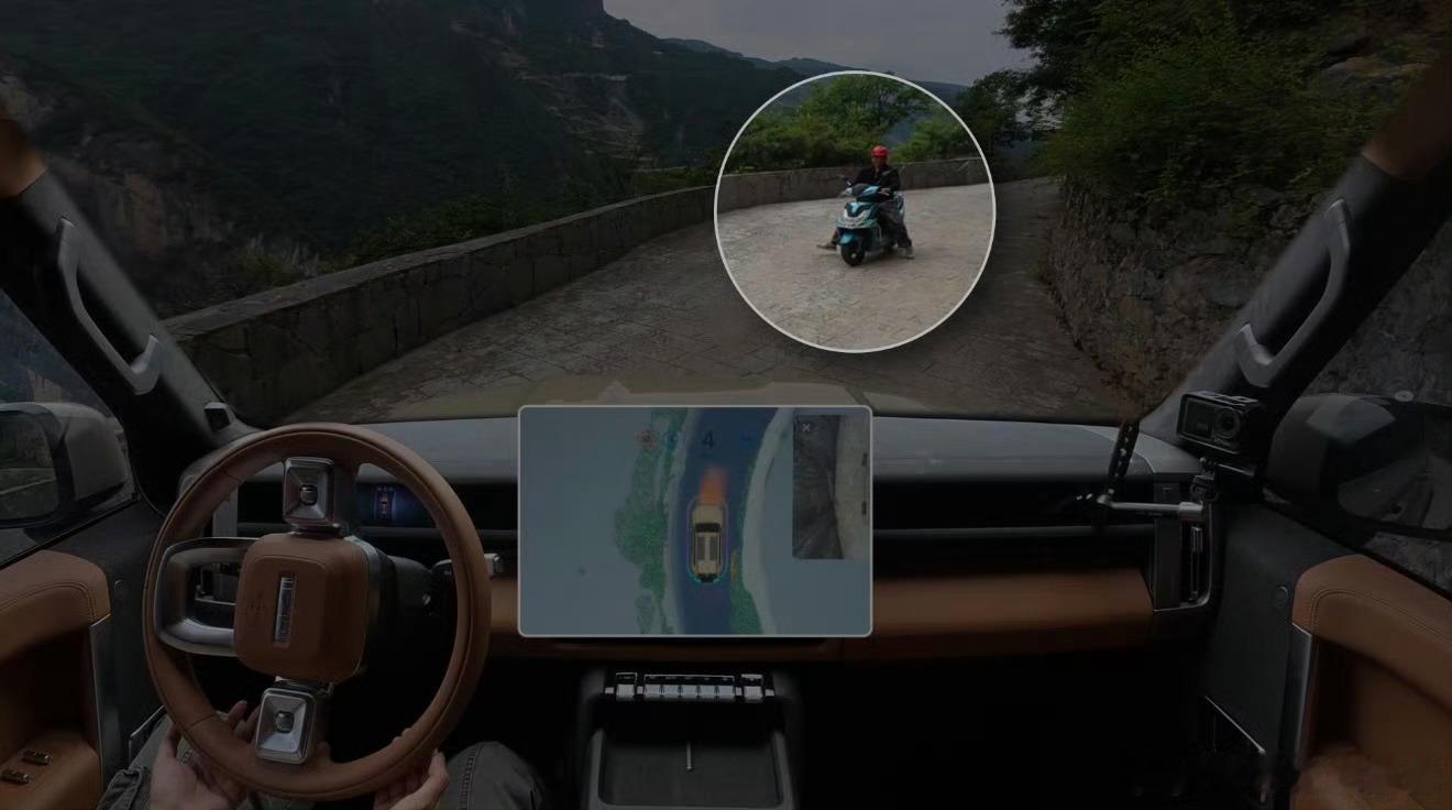 智驾重庆挂壁科目五 这路也太险了，换谁开都得紧张，地平线HSD倒好，急弯窄道都应