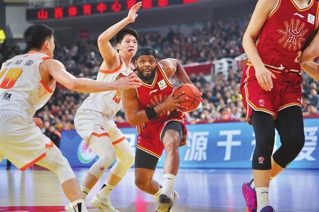 1月4日，2025-2026赛季CBA联赛展开常规赛第十轮争夺，山西汾酒男篮主场