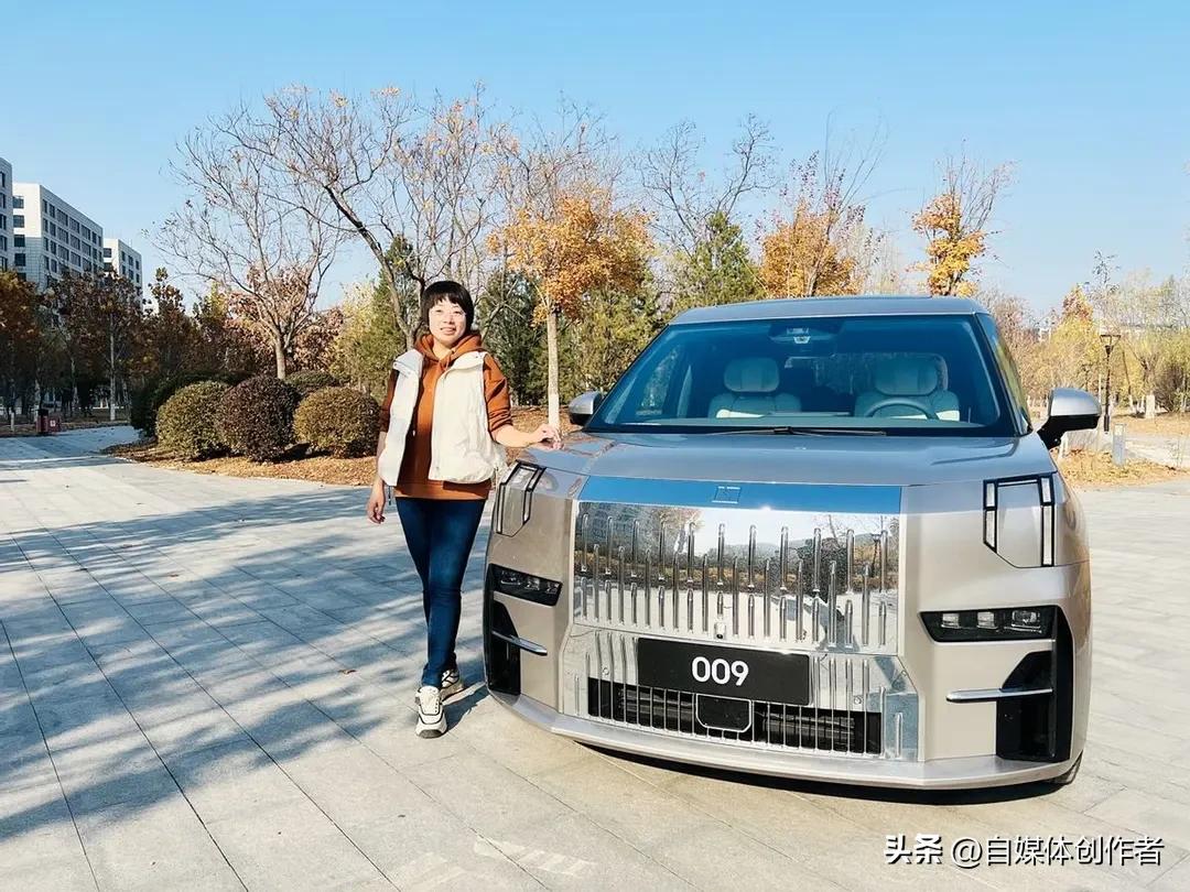 董明珠提车极氪009，国货豪华的底气，藏在这两个字里
 
2026年3月，国产圈