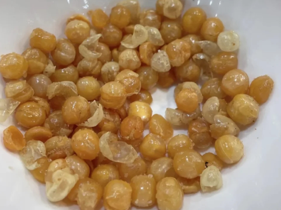 麻辣烫里面全是豆 炸豌豆是灵魂呀，不止麻辣烫，吃面吃粉放点炸豌豆都好吃