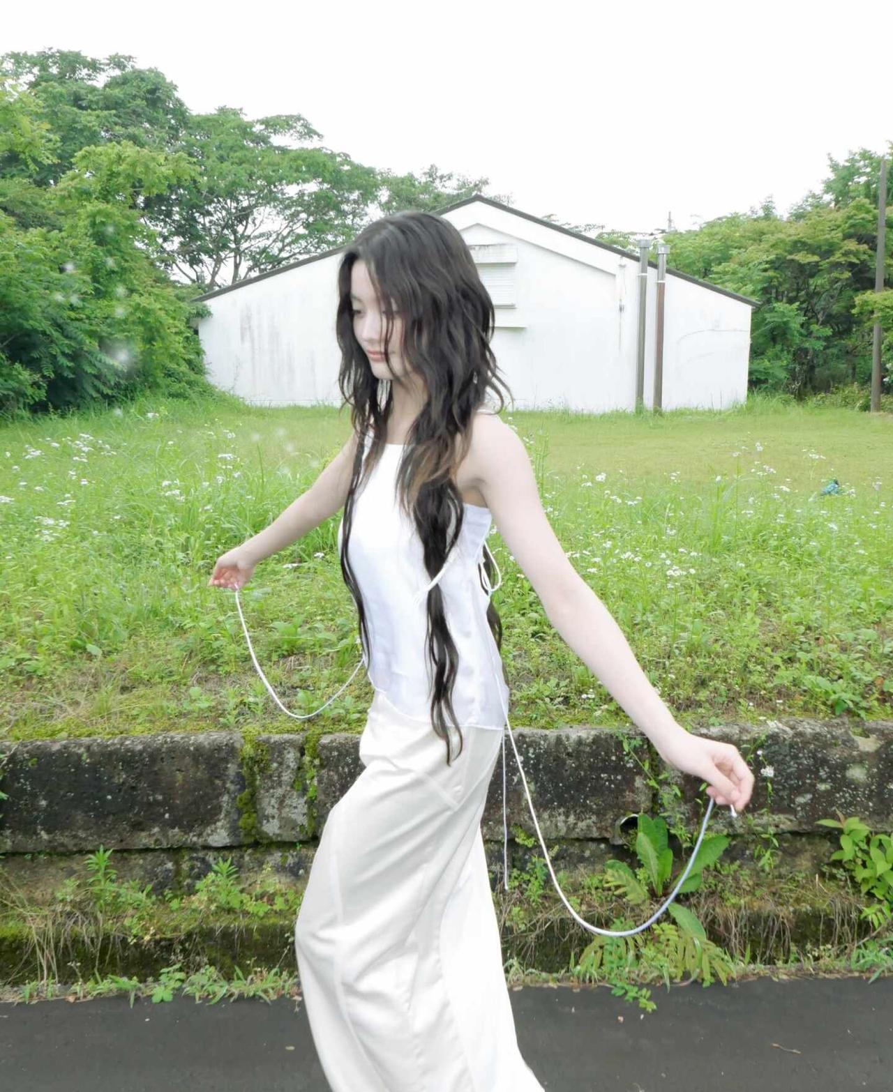 前一秒还是清新小女孩下一秒变女鬼味 太会拍了
illit 外园彩羽