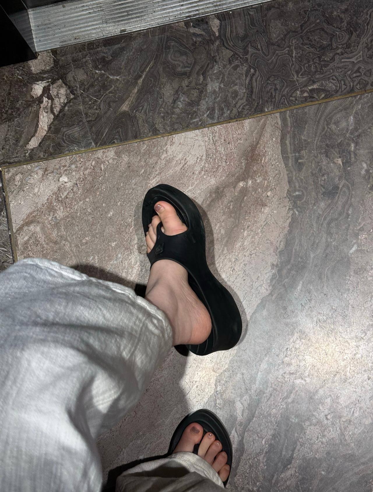 又找到我的爱鞋了[憨笑][憨笑]可以开始穿一个夏天了 ​​​