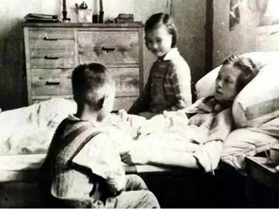 1955年，51岁林徽因病入膏肓。临终前，她想看一眼外孙，可医生极力反对。1个月