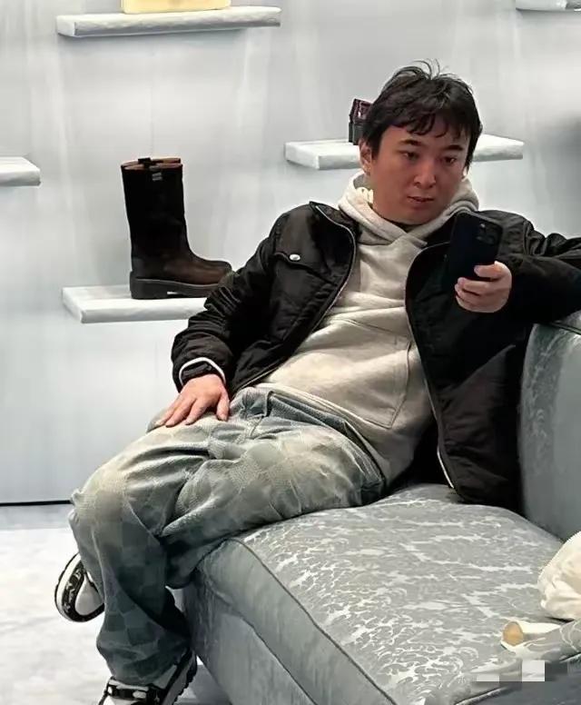 王董事长如此成功，夫妇俩家境又显赫，当年为啥不多生几个小孩呢?搞的思聪公子一点竞