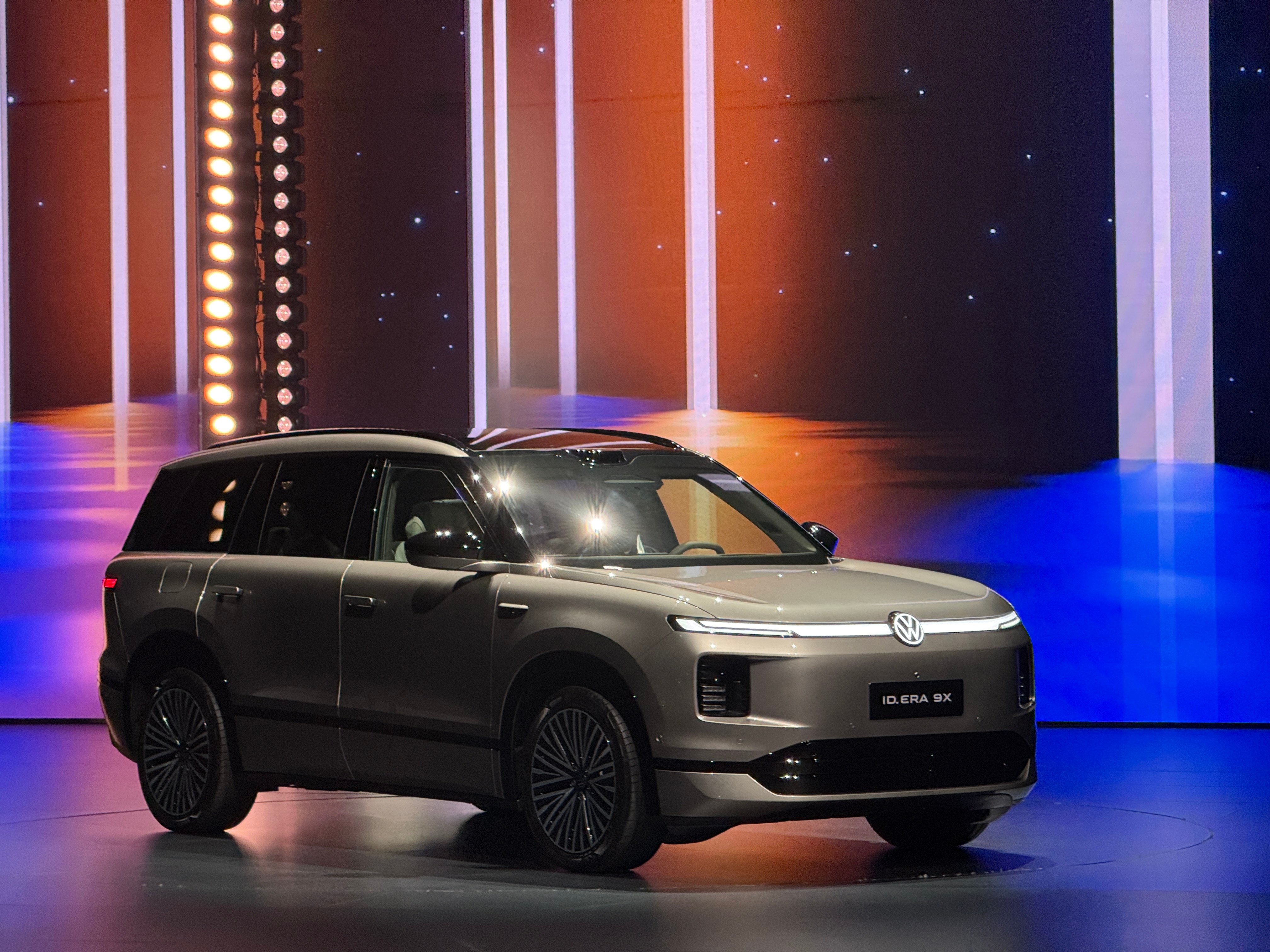 这个猛，ID .ERA 9X发布会风暴兵、曼达洛人和车一起出现的时候我真的激动了