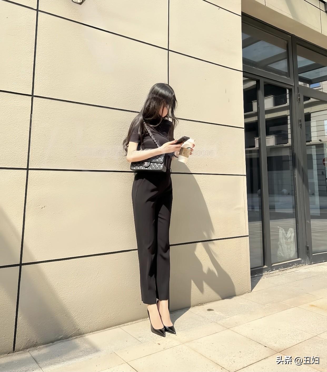 穿高跟鞋跳舞,很舒服吗?那得看情况。我朋友之前参加舞蹈表演穿高跟鞋跳爵士舞，刚开