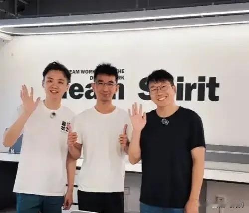 孙东旭口中的
“欣欣向荣”长啥样？
就是公司眼瞅着终于要突破10个人了！

你没