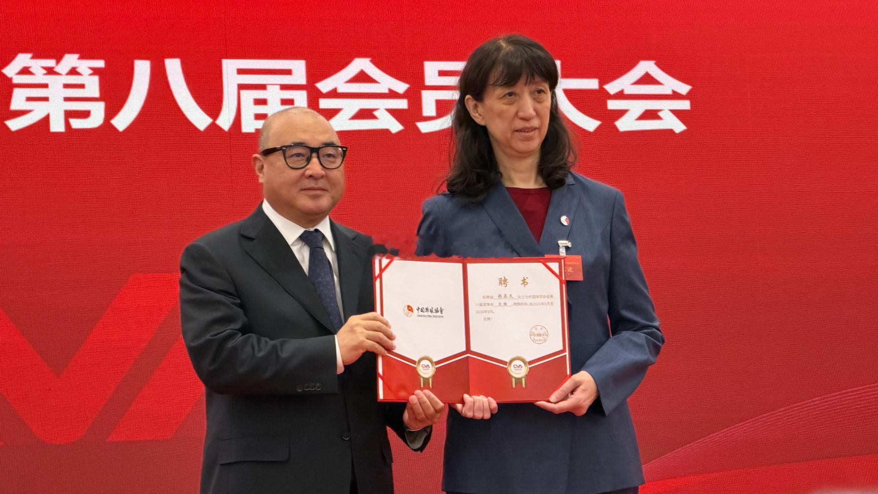 【中国排球协会举行第八届会员大会】5月12日，中国排球协会第八届会员大会在京召开