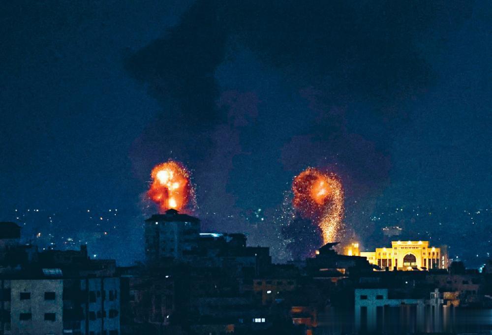 以色列空袭加沙击杀指挥官，造成十几名平民死亡
当地周二凌晨，以色列为了击杀巴勒斯