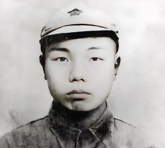 长征途中，一红军干事在筹粮时被土司武装抓走。当萧华前去谈判时，土司放话说：“留下