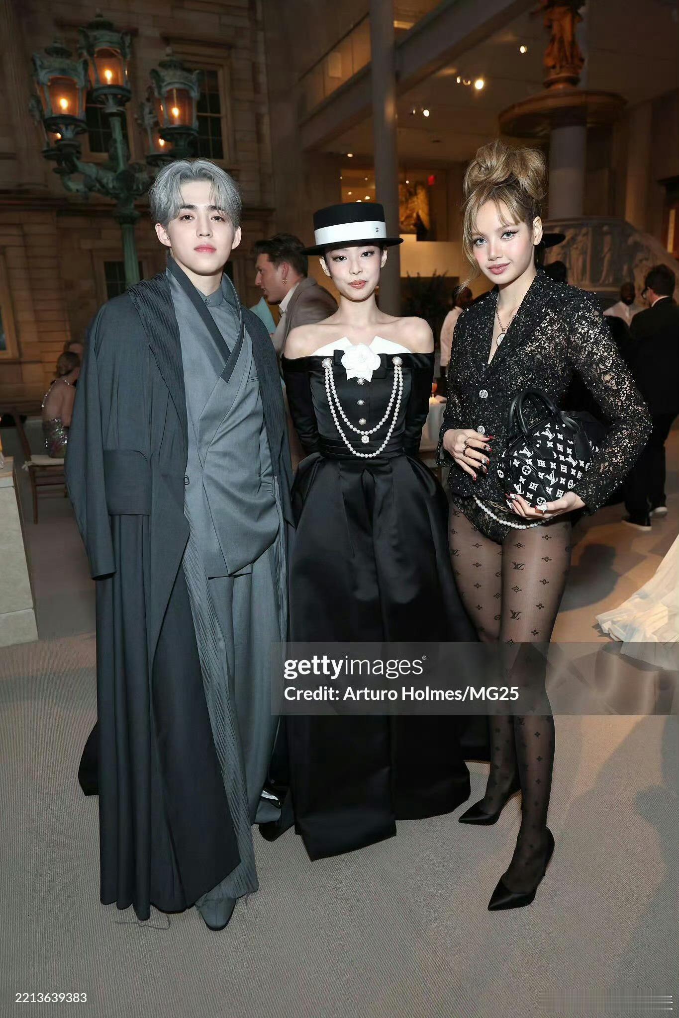 Lisa和Jennie合照Jennie和崔胜澈合照热点现场 财阀➕公主替身➕洋妞