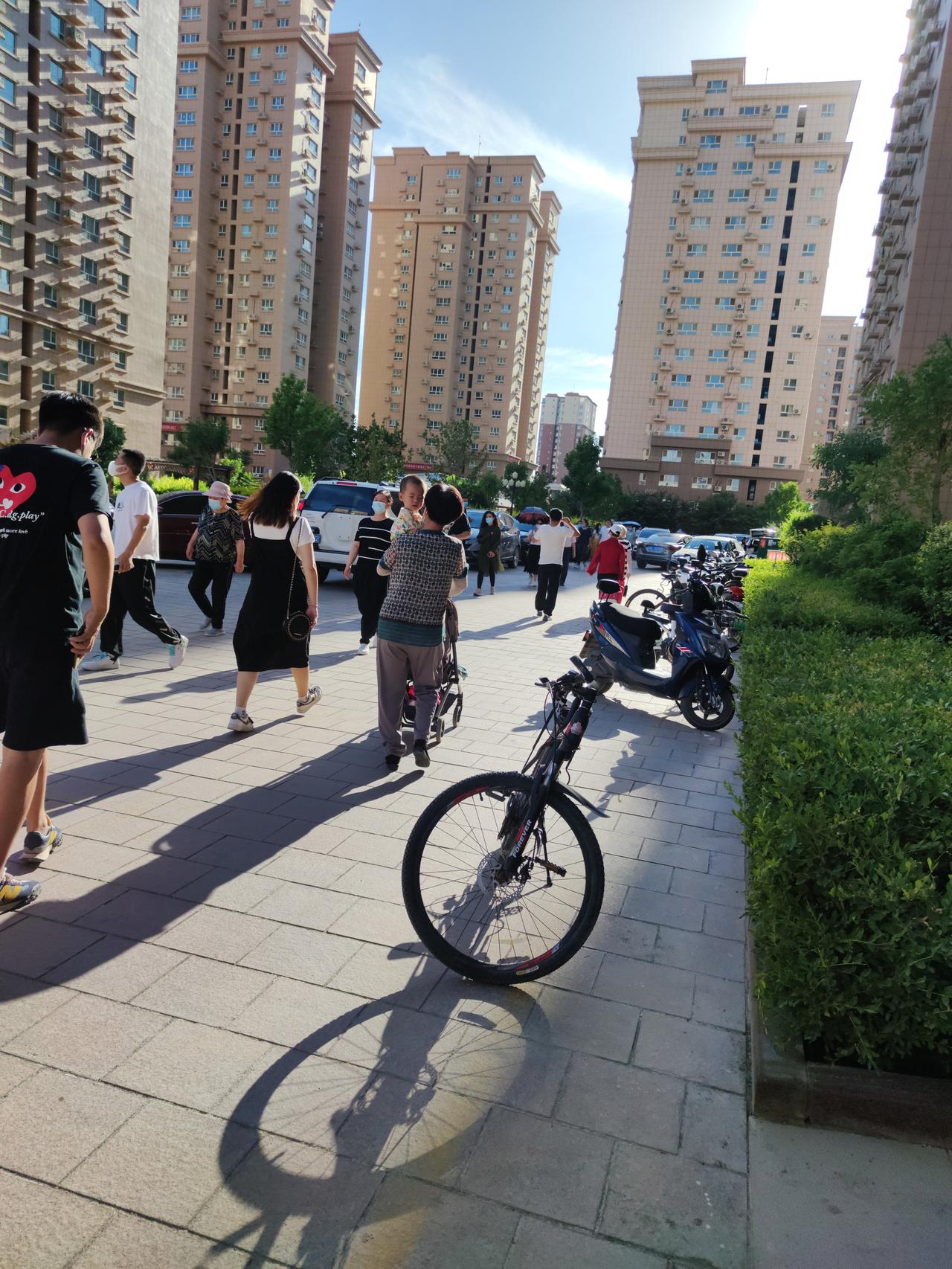 这显然是产业投资的资本编造的神话，他们隐瞒了现代科技对于工业产品制造的成本大幅降