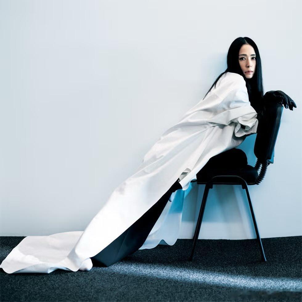 深津绘里为Harper's Bazaar日本版拍摄的一组照片 