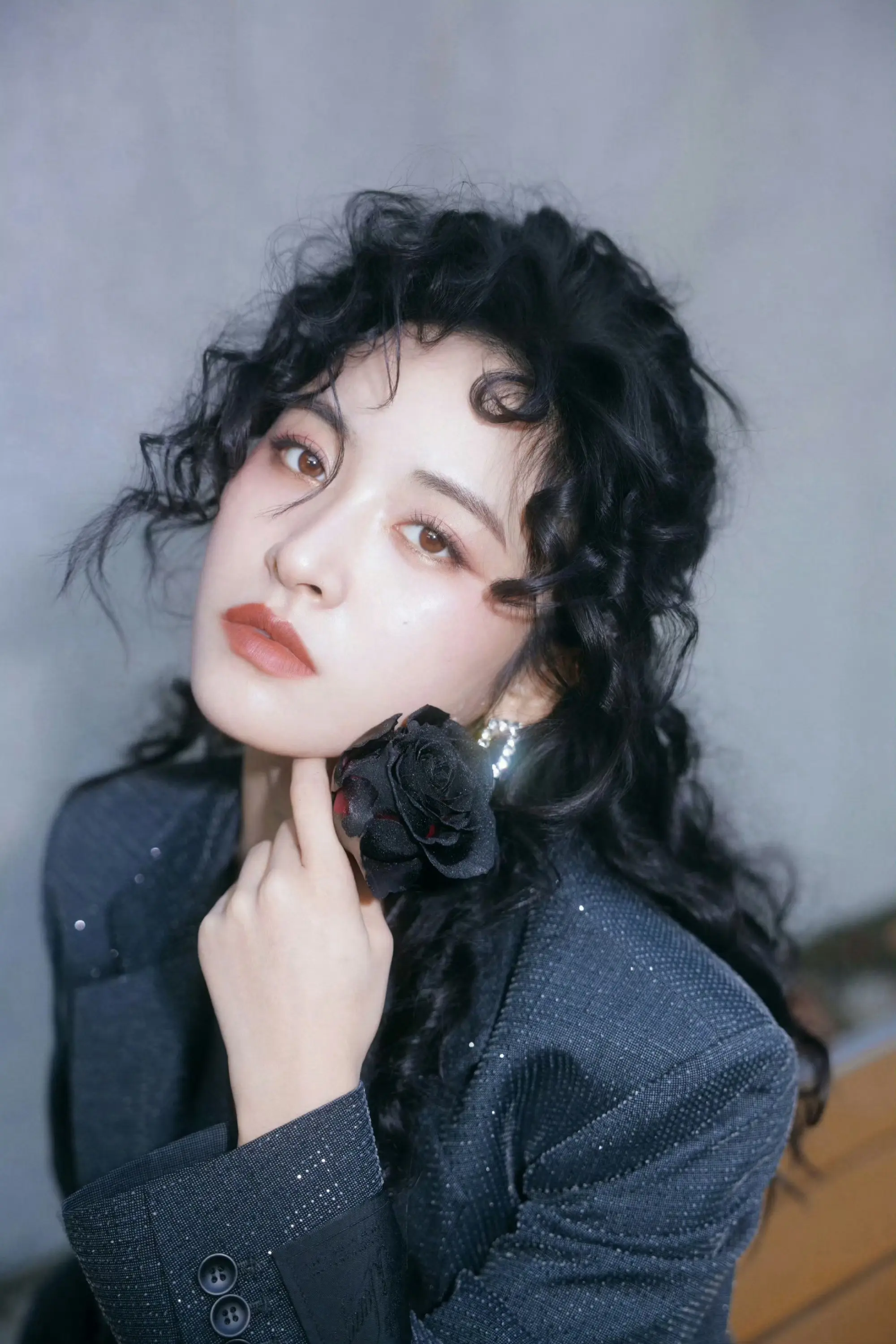 沈月。