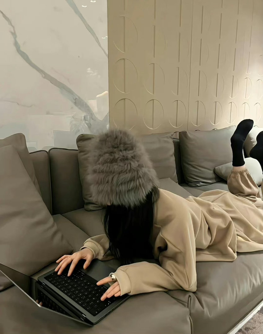 人在低谷时 不要打扰任何人做一个沉默不语的哑巴熬过了这段时间谁给的糖都不要了 