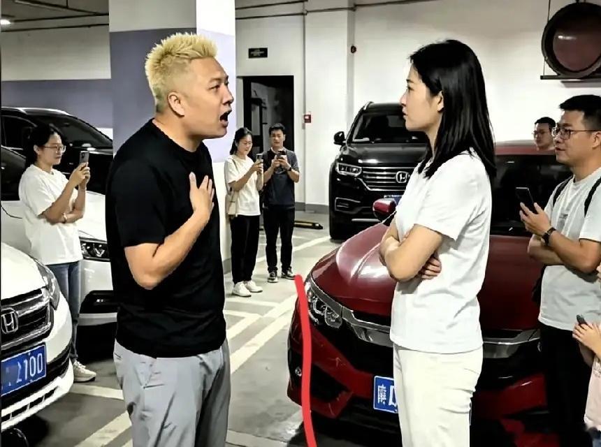 女子马上挪车就能解决为何闹大这件事表面是停车纠纷，其实说到底就是权力的傲慢。彭女