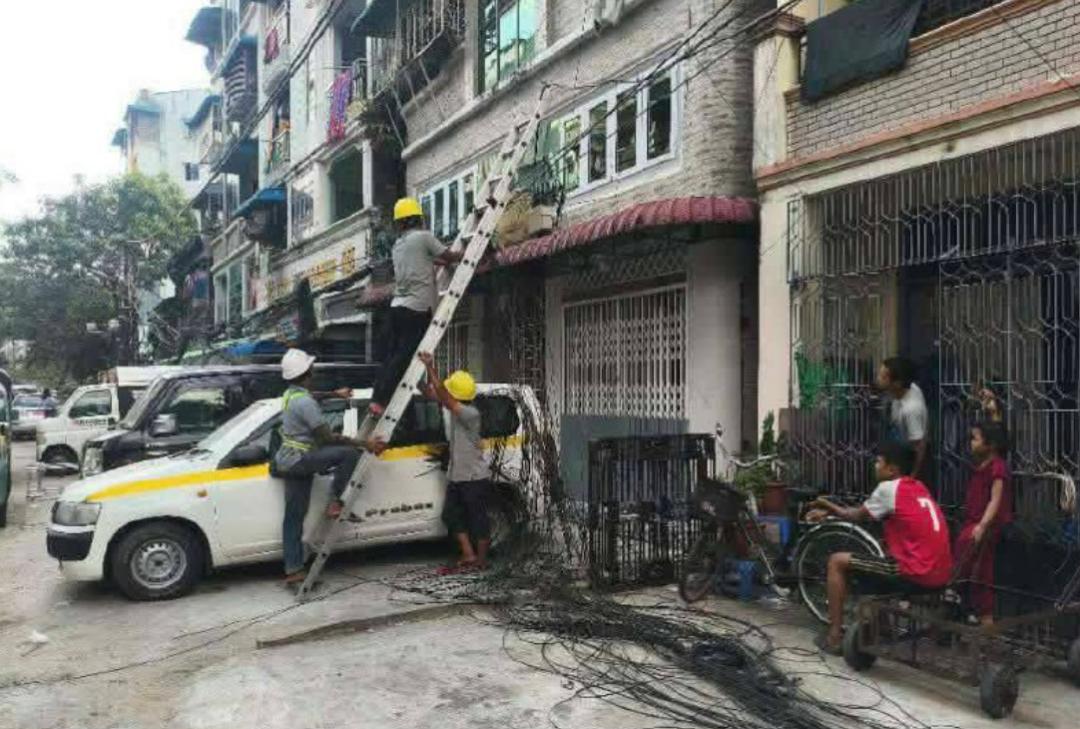 缅甸仰光开展专项检查，清理依附电线杆的非法WiFi线路