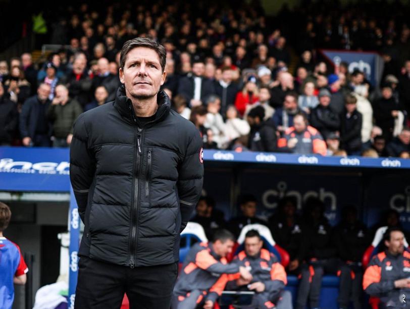 据英国天空体育报道，在本轮赛后发表针对俱乐部的争议言论之后，水晶官主帅格拉斯纳面