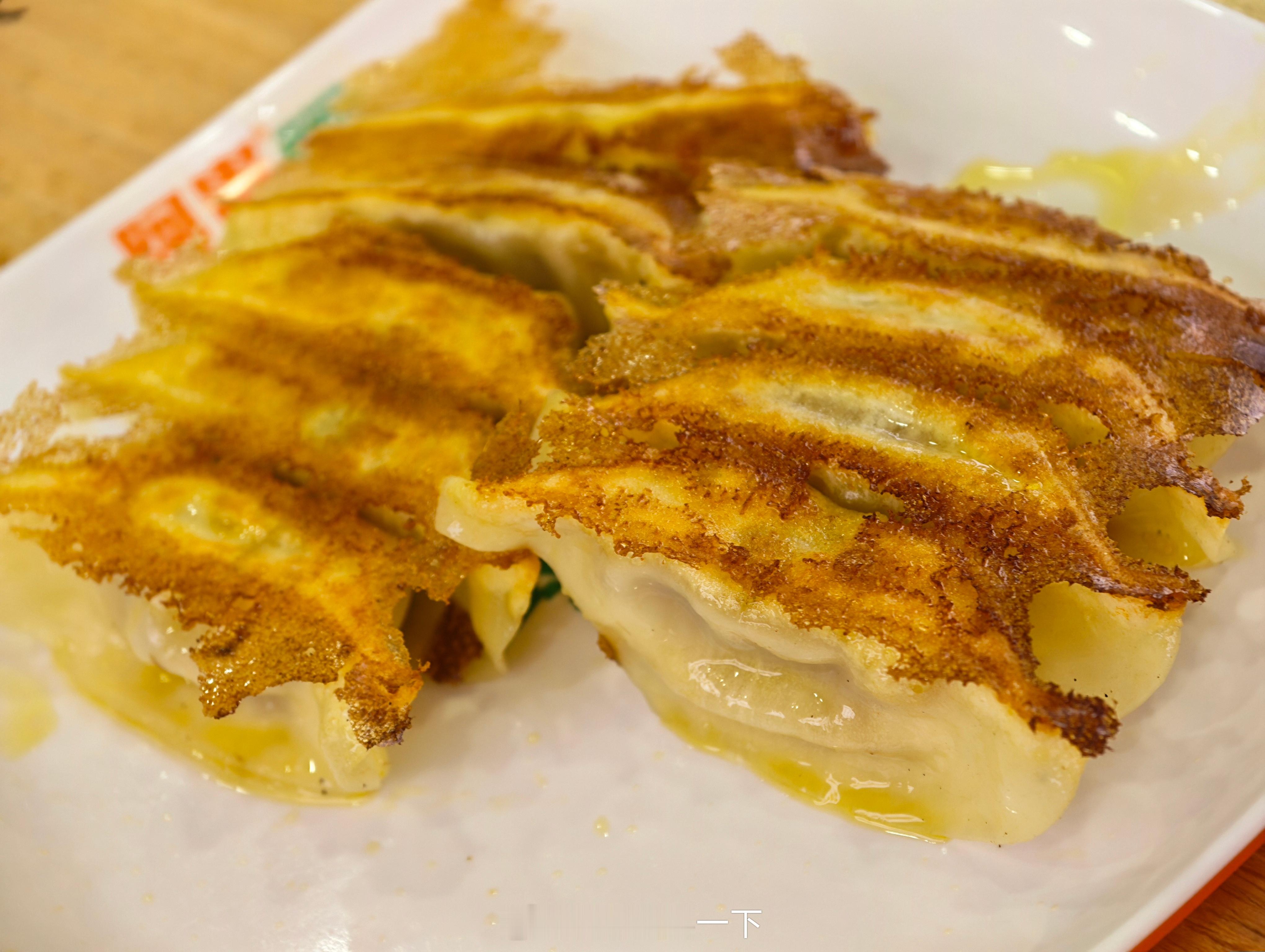 晚安朋友们，今晚吃的锅贴，你吃了啥？