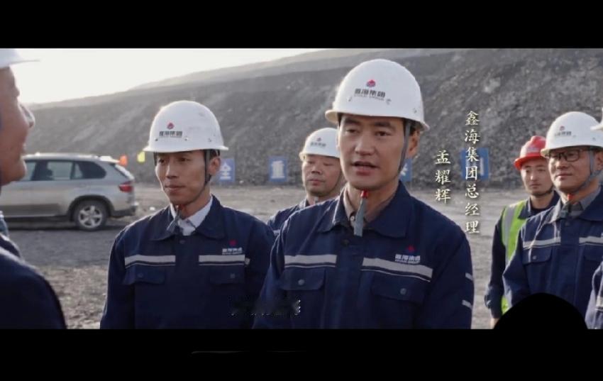 一刀下去，羊肚子里不是草料，是黑色的煤渣子。
庆祝乔迁的喜宴，瞬间凝固。
白家的