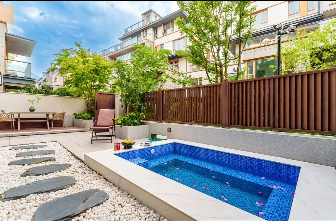 三室一厅三卫带庭院
（床型1.8m*2m大床2张+1.5m*2m大床）🛌
可住