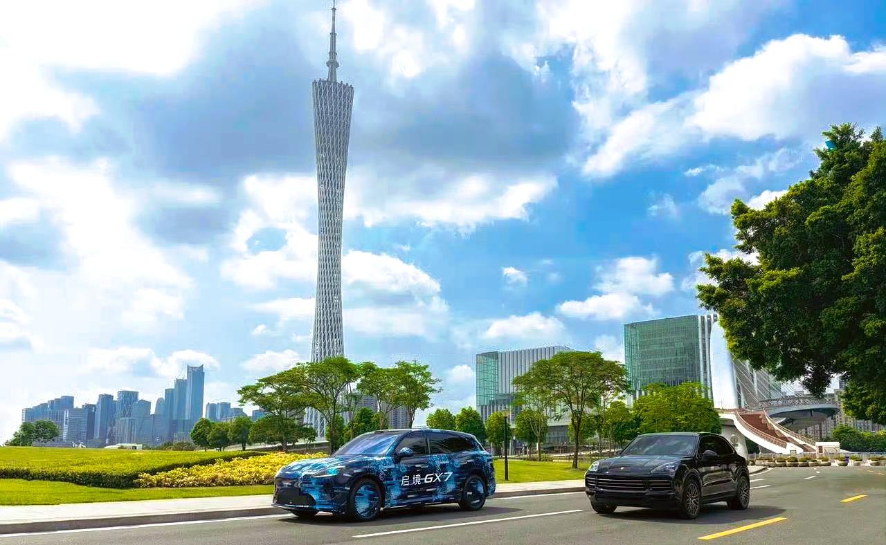 启境GX7最新谍照曝光，大家觉得这台车的运动感如何？
定位大五座SUV
车头形似
