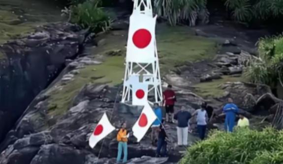 很多人问：“中国为什么不趁着中日冲突，将日本在钓鱼岛上的灯塔给拆掉？”其实不是不