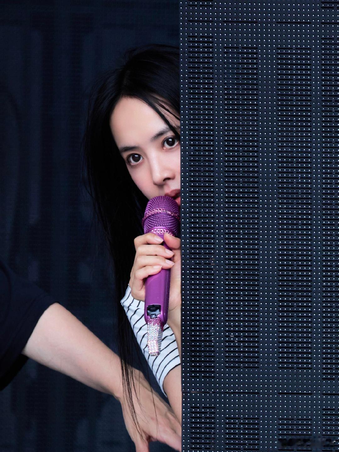 蔡依林莫文蔚恭喜蔡依林莫文蔚蔡依林互动 20年前蔡姐跟莫姐因媒体挑拨有过一些小尴