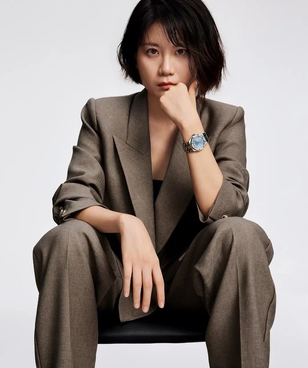 邵艺辉什么时候挥一勺91年的邵艺辉正直勇敢，有阅读量，身兼导演和编剧的水准大家都