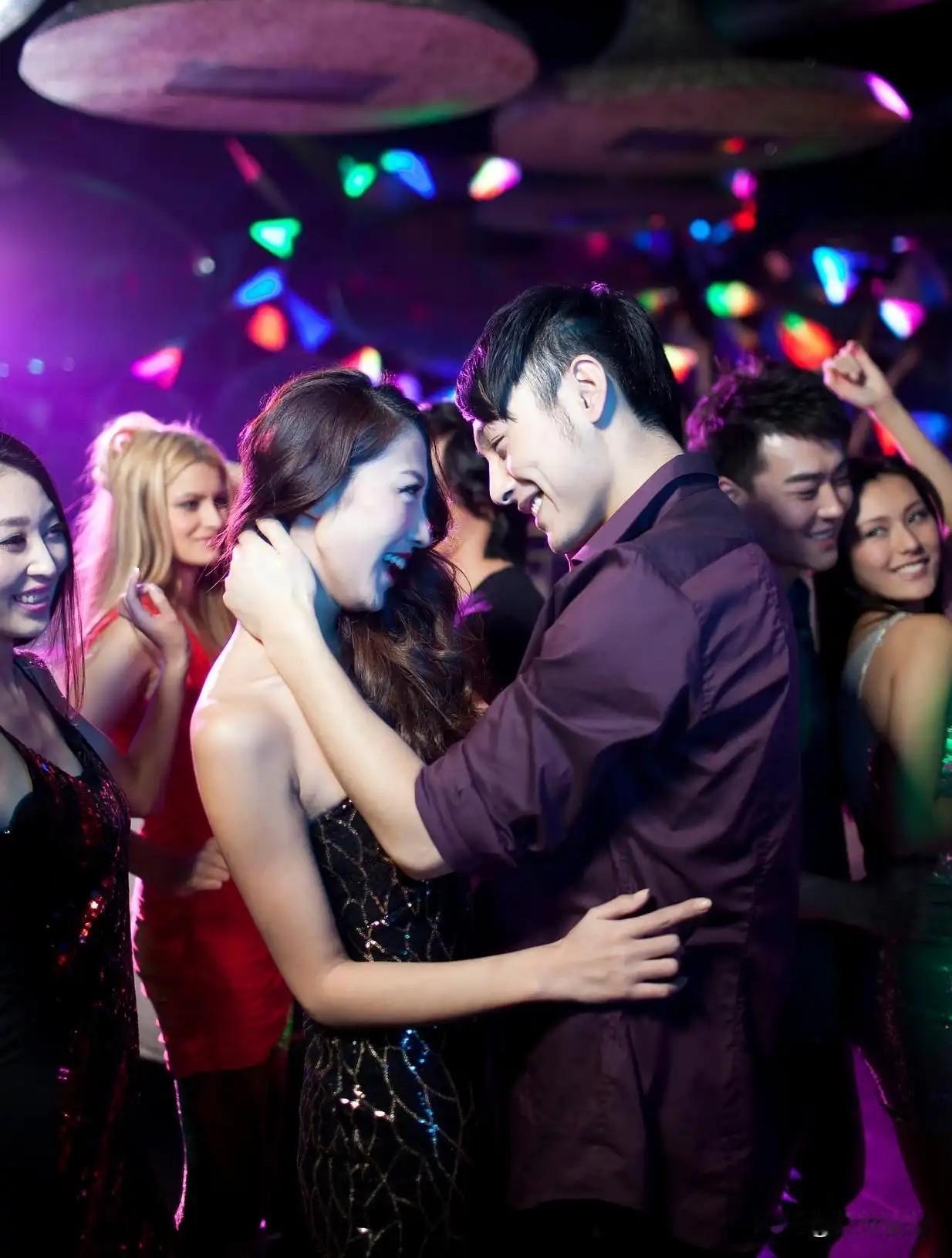 赌场出仇人，舞场出情人？现在的乱象，比这狠多了！

刷到一句老话，扎心了：

“