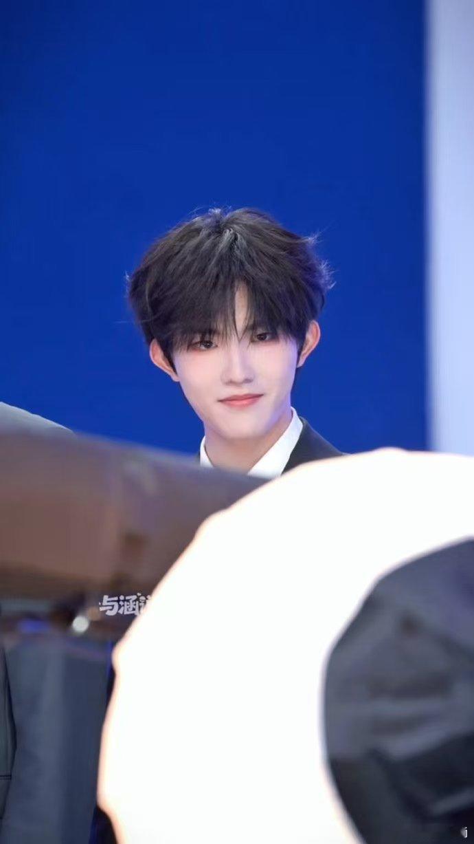 天赐副总导演微博背景是苏新皓 偶然发现天赐副总导演微博背景是苏新皓，足以见得导演
