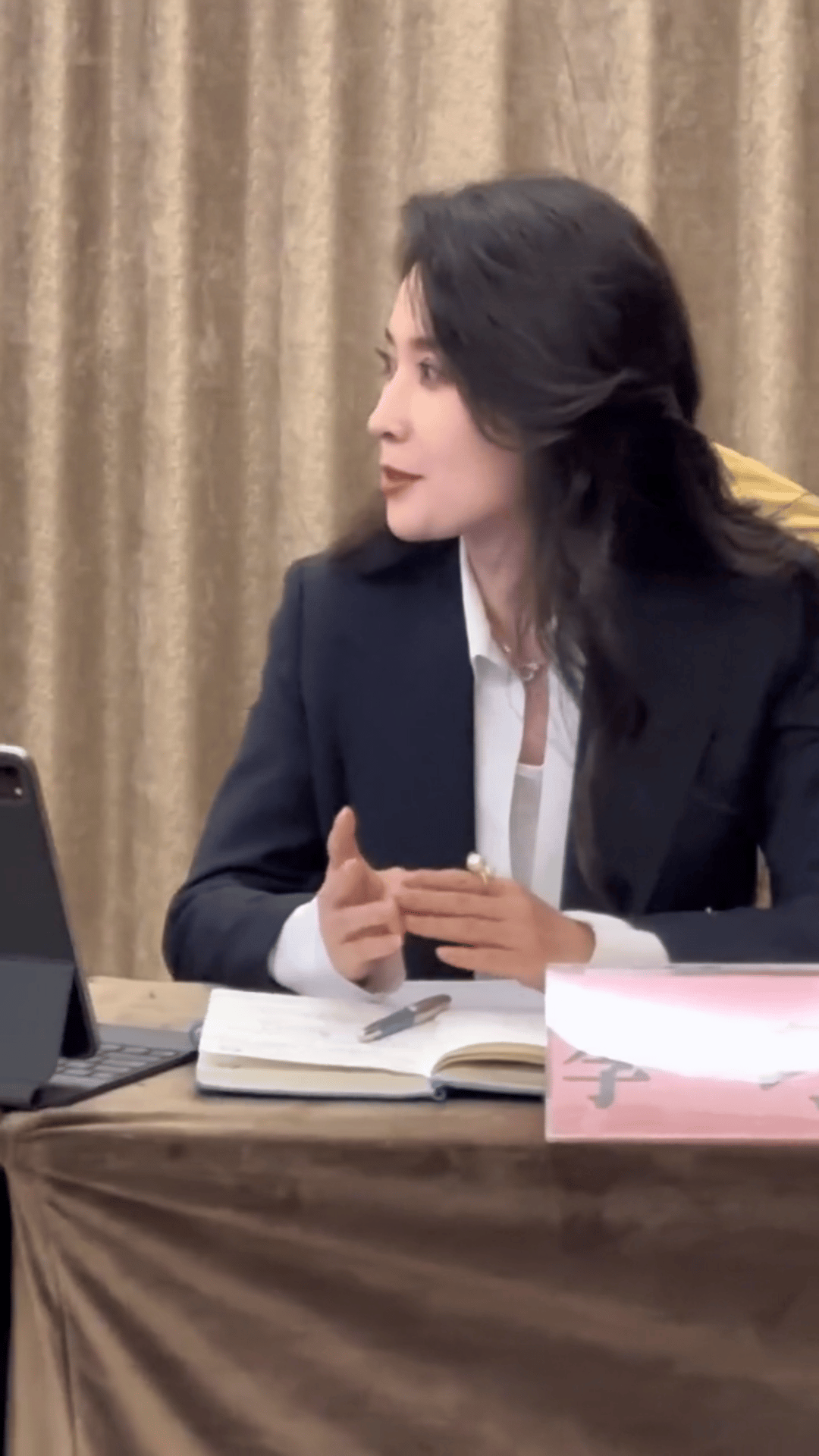 我要是汪峰，别说森林北小16岁，就是大16岁我也会喜欢她。就这气质与风度，谁看了